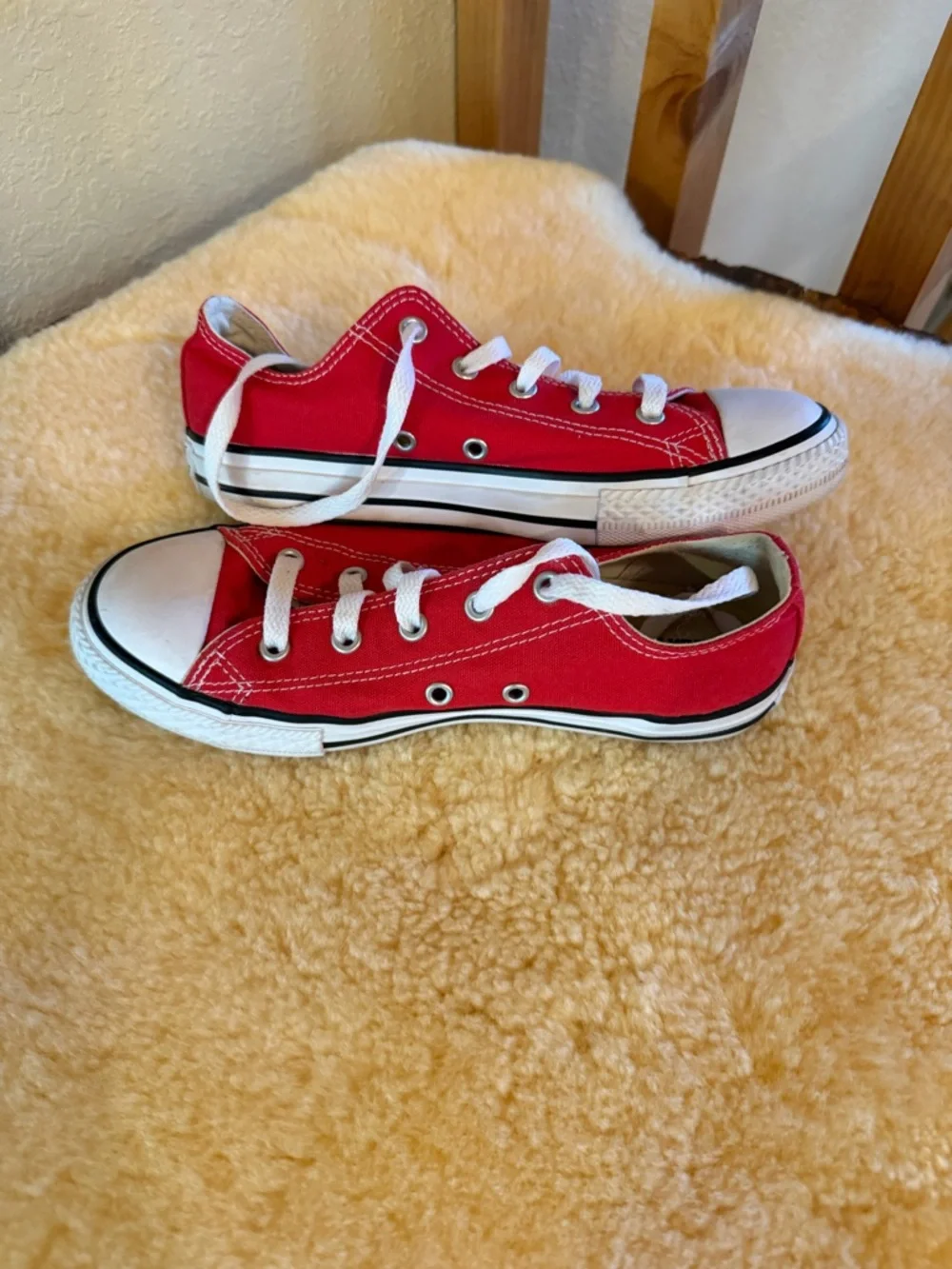 Red Converse size 3 youth, boys or girls, excellent condition